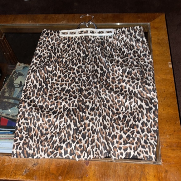 Lessors print skirt - Picture 3 of 8